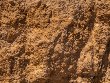 Geçmişi. Güzel doğal dokusu olan taş bir duvar..