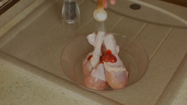 Females Hands Sprinkle Fragrant Seasonings Salt Chicken Legs Glassware Housewife — Vídeos de Stock