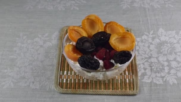 Glass Bowl Cottage Cheese Red Raspberries Slices Ripe Yellow Apricots — Stock Video