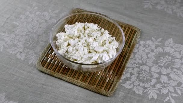 Homemade Cottage Cheese Deep Plate Close Natural Dairy Product Dairy — 图库视频影像