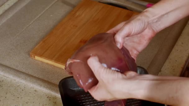 Housewife Cuts Pork Liver Meat Knife Wooden Kitchen Board Home — Stockvideo