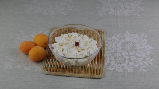 Womans Hand Beautifully Throws Red Ripe Raspberries Bowl Homemade Cottage — Stock video