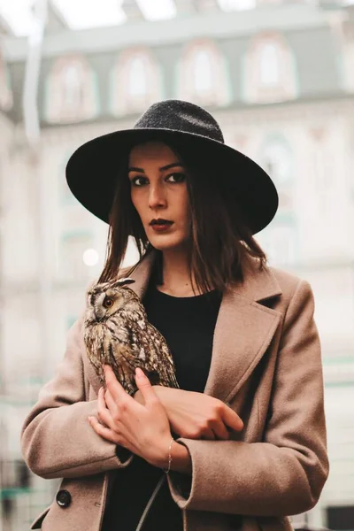 Very Beautiful Girl Hat Owl High Quality Photo — 图库照片