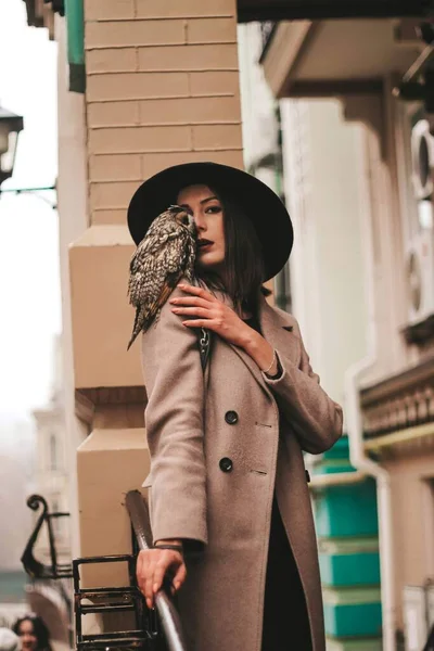 Very Beautiful Girl Hat Owl High Quality Photo — Stockfoto