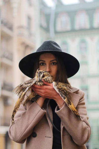 Very Beautiful Girl Hat Owl High Quality Photo — Photo