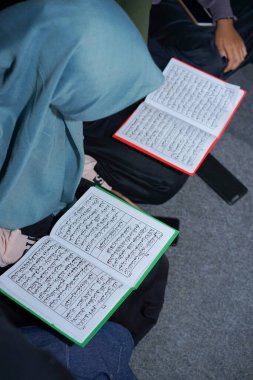 Müslümanlar için kutsal Kuran dua rehberi