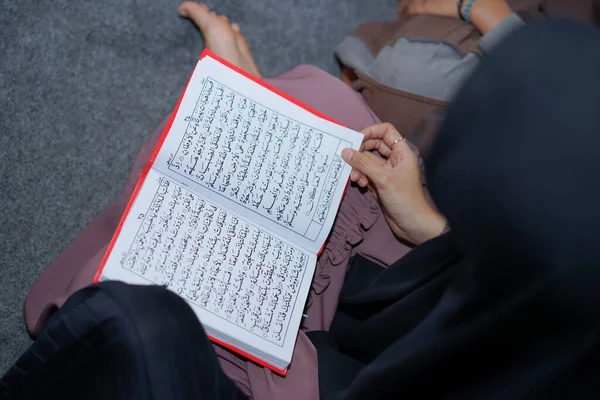 Heilige Koran Gebedsgids Voor Moslims — Stockfoto