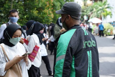 Online motorcycle taxi drivers are waiting for passengers
