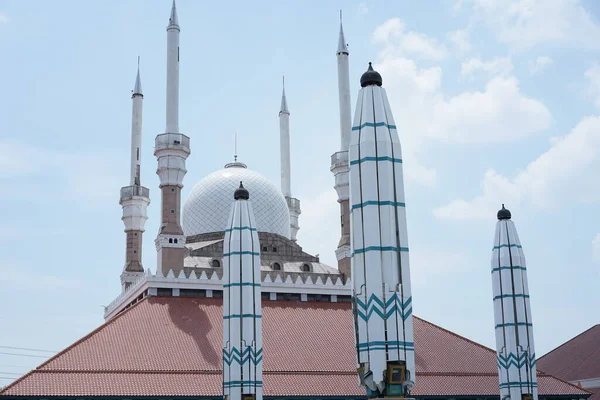 Giant Umbrella Stays Closed Looks Tower Umbrella Masjid Agung Great — ストック写真
