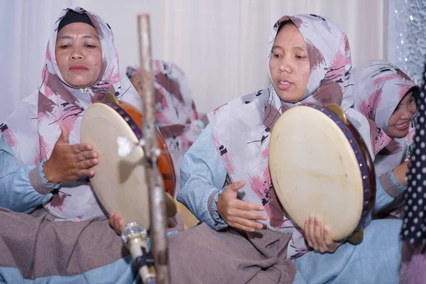 Women Playing Tambourines Groups — стокове фото