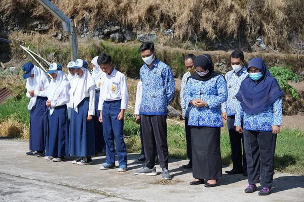 Слідом Церемонією Ідуть Студенти Вчителі Індонезійської Середньої Школи — стокове фото