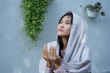 A muslim praying to god