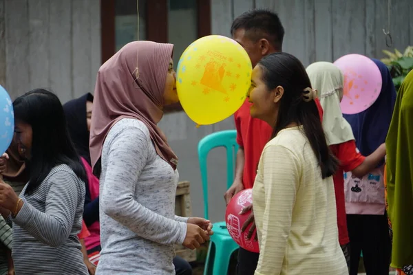 Course Tenant Balle Utilisant Tête Pour Célébrer 77E Jour Indépendance — Photo