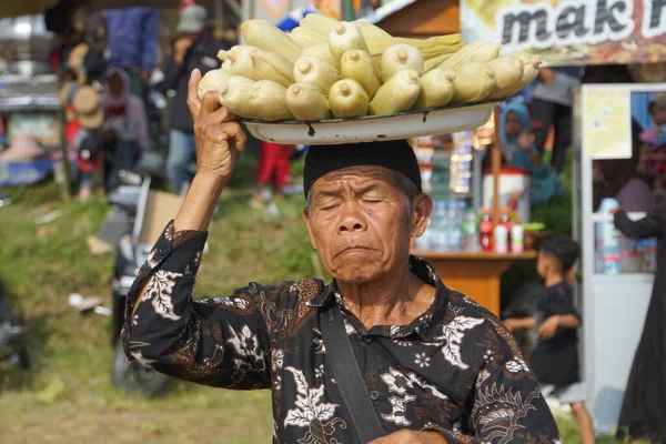 Продаж Кукурудзи Середині Дня Незалежності Індонезії — стокове фото
