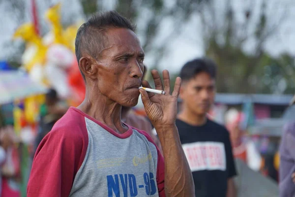 Чоловік Спостерігає Карнавалом Пам Ять Дня Незалежності Індонезії — стокове фото