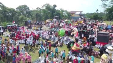 77. Endonezya Bağımsızlık Günü 'nün anısına düzenlenen karnaval hazırlıklarının tepesinden manzara.