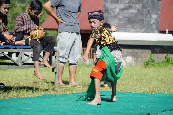 Діти Які Грають Індонезійський Традиційний Танець — стокове фото