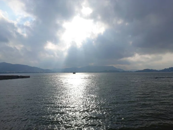 Anasagar Gölü Hindistan 'ın başkenti Rajasthan' da yer alır. 