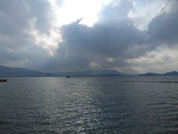 Anasagar Gölü Hindistan 'ın başkenti Rajasthan' da yer alır. 