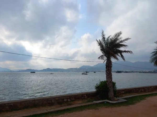 Anasagar Gölü Hindistan 'ın başkenti Rajasthan' da yer alır. 