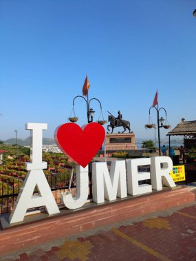 Maharana Pratap smarak Ajmer, Pushkar Yolu, Rajasthan 'da yer almaktadır., 