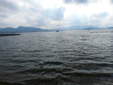 Anasagar Gölü Ajmer, Rajasthan, Hindistan 'da yer almaktadır. 