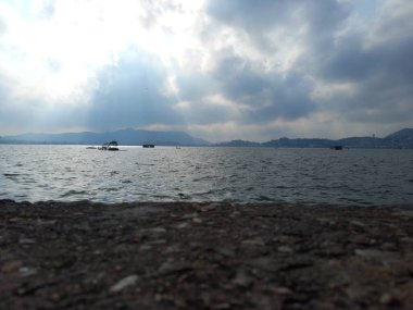 Anasagar Gölü Ajmer, Rajasthan, Hindistan 'da yer almaktadır. 