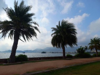 Anasagar Gölü Ajmer, Rajasthan, Hindistan 'da yer almaktadır. 