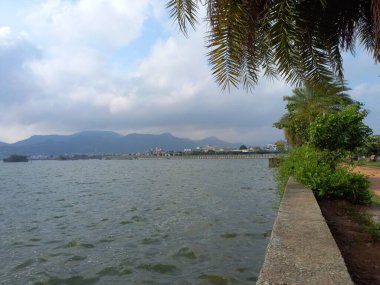 Anasagar Gölü Ajmer, Rajasthan, Hindistan 'da yer almaktadır. 