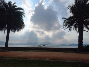 Anasagar Gölü Ajmer, Rajasthan, Hindistan 'da yer almaktadır. 