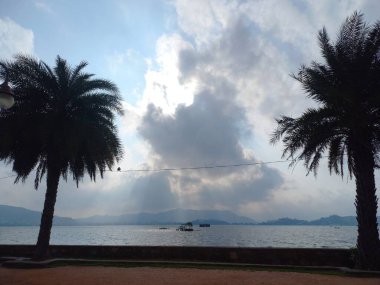 Anasagar Gölü Ajmer, Rajasthan, Hindistan 'da yer almaktadır. 