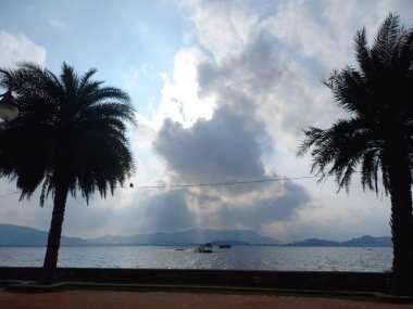 Anasagar Gölü Ajmer, Rajasthan, Hindistan 'da yer almaktadır. 