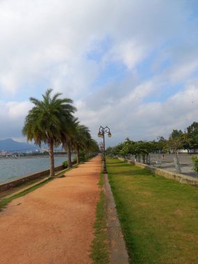 Anasagar Gölü Ajmer, Rajasthan, Hindistan 'da yer almaktadır. 