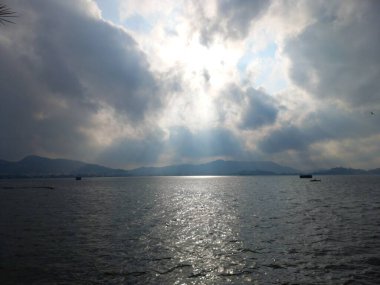 Anasagar Gölü Ajmer, Rajasthan, Hindistan 'da yer almaktadır. 