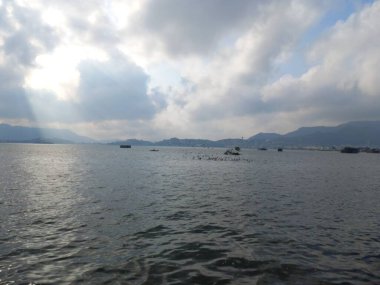 Anasagar Gölü Ajmer, Rajasthan, Hindistan 'da yer almaktadır. 