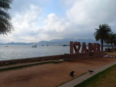 Anasagar Gölü Ajmer, Rajasthan, Hindistan 'da yer almaktadır. 