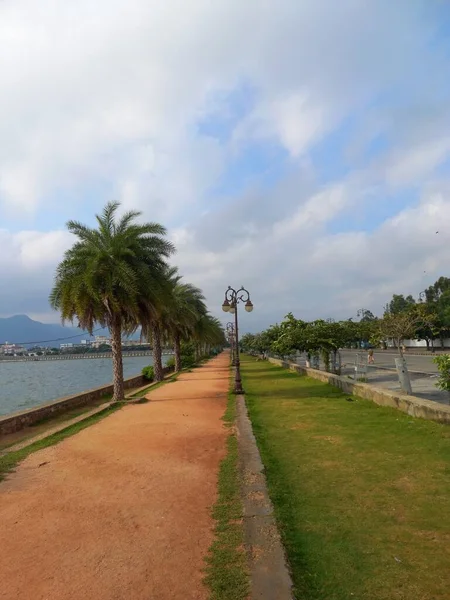 Anasagar Gölü Ajmer, Rajasthan, Hindistan 'da yer almaktadır. 