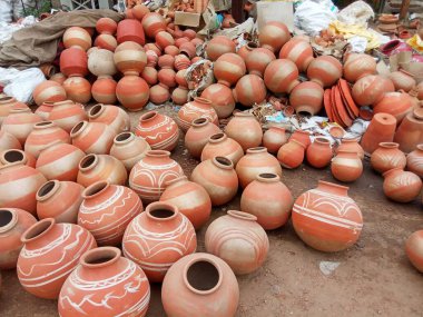 Ghada, Clay çömlek, mitti ke bartan 