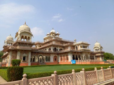 Albert Hall Müzesi Jaipur, Rajasthan 'da yer almaktadır.
