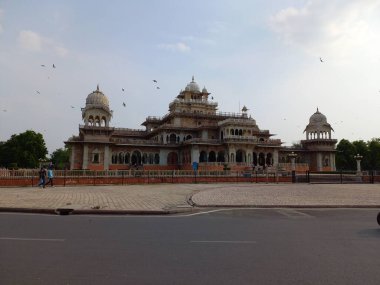 Albert Hall Müzesi Jaipur, Rajasthan 'da yer almaktadır.