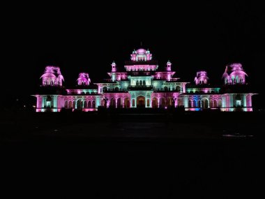 Albert Hall Müzesi Jaipur, Rajasthan 'da yer almaktadır.