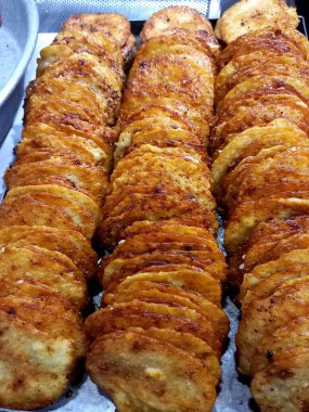 Jalebi, jilapi, jilipi, zulbia, mushabak ve zalabia olarak da bilinir.,