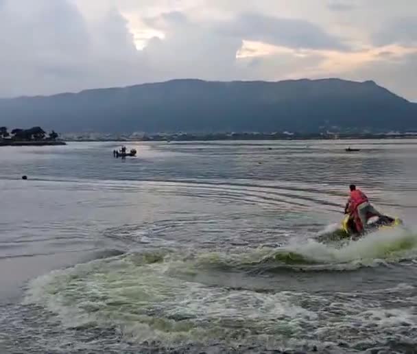 Gente Está Disfrutando Paseos Bote Lago Anasagar Ajmer Rajastán India — Vídeos de Stock