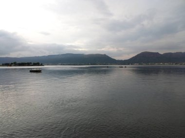 Anasagar Gölü Ajmer, Rajasthan, Hindistan 'da yer almaktadır.