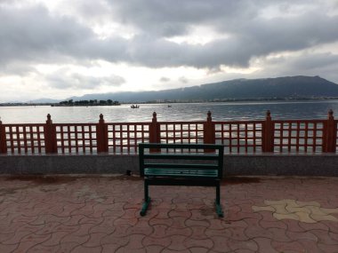 Anasagar Gölü Ajmer, Rajasthan, Hindistan 'da yer almaktadır.