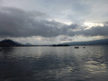 Anasagar Gölü Ajmer, Rajasthan, Hindistan 'da yer almaktadır.