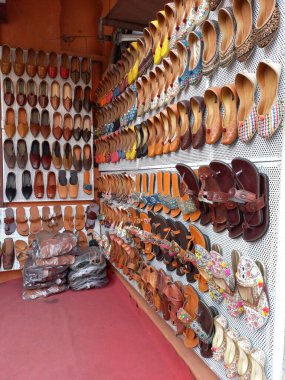 El işi jutti, mojri, juti, ayakkabı.