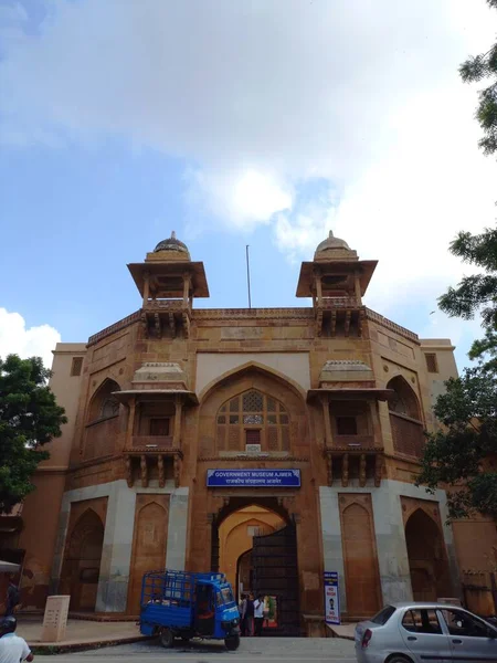 Ajmer hükümet müzesi Ajmer, Rajasthan, Hindistan 'da yer almaktadır. 