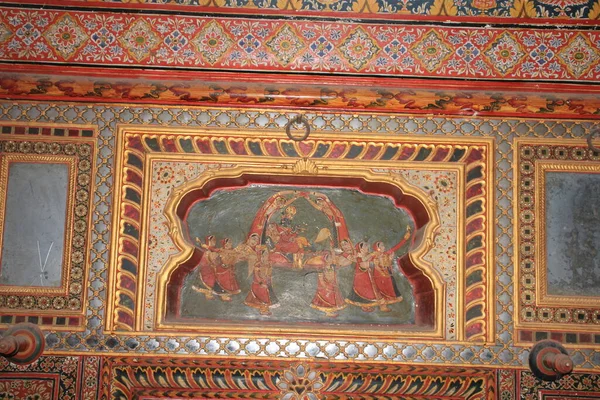 Sone ki dukan Hindistan 'ın başkenti Shekhawati' de yer almaktadır. 