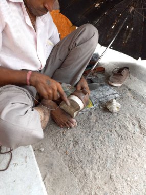 Ayakkabı tamircisi eski ayakkabılarımı tamir etti, Mochi.